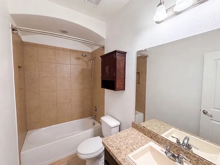 1008 Edgewater Dr — Photo 8