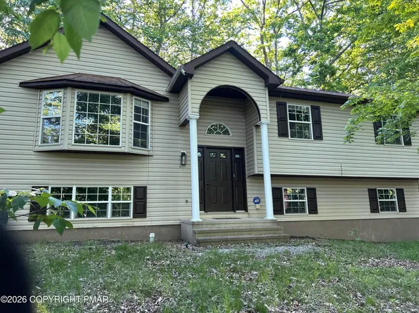 1147 Hunters Woods Dr, East Stroudsburg, PA 18301