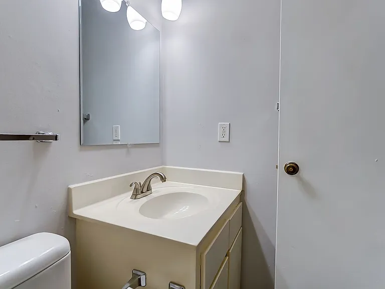 Candlelite Apartments — Photo 83
