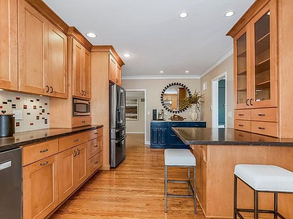 4th image of 6135 Morningside Dr