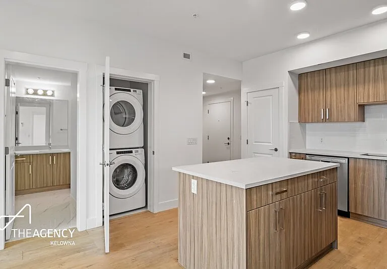 1036 Coronation Ave #307 — Photo 4