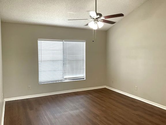 2nd image of 4802 Foxshire Cir