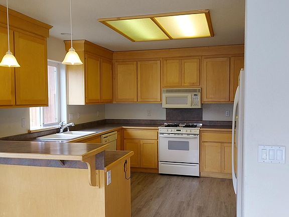 2nd image of 16685 Glenshire Dr