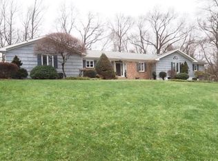 6 Carriage Dr, Norwalk, CT 06850
