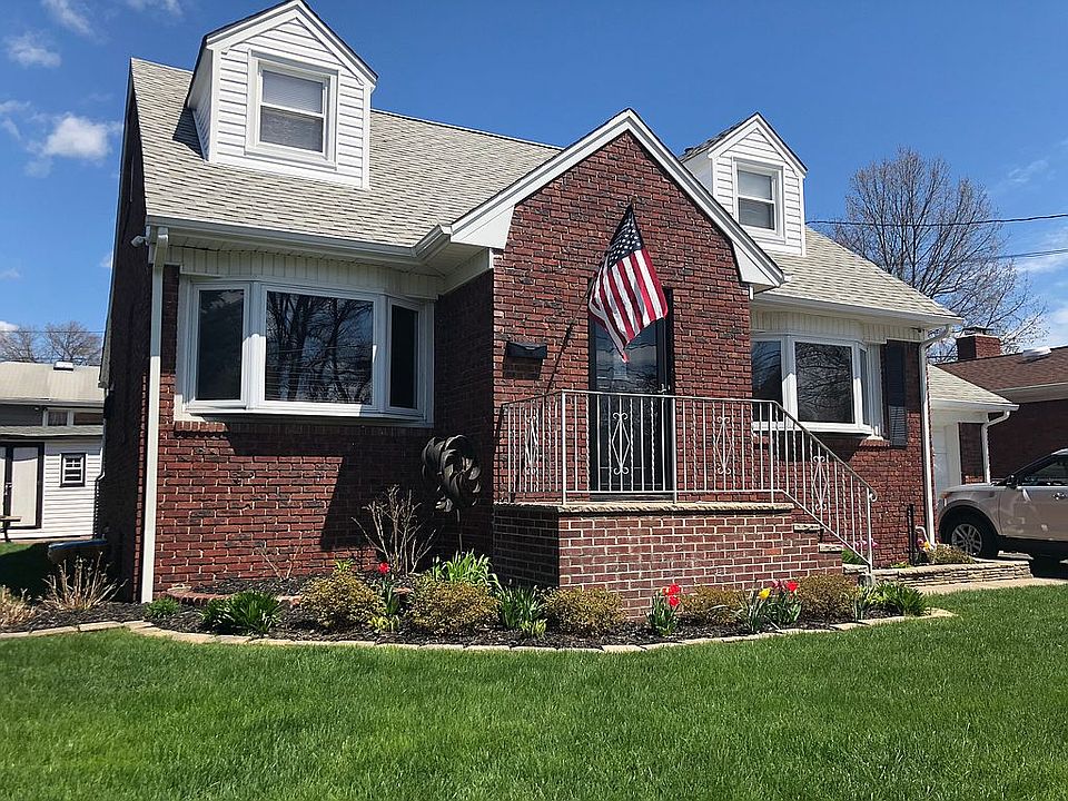 1st image of 92 Margaret Ave