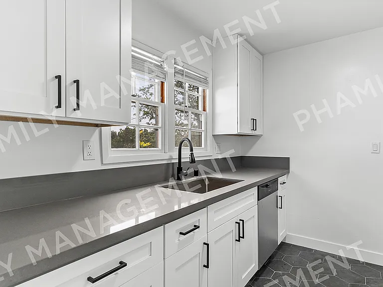 1745 Grevelia St #19 — Photo 6