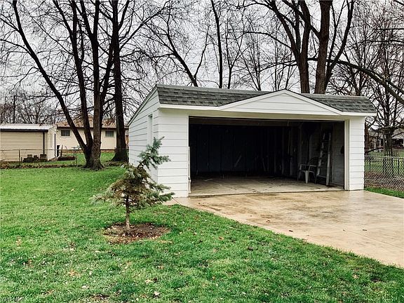 2nd image of 6215 Sylvia Dr