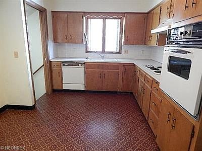 4th image of 63 E Grace St