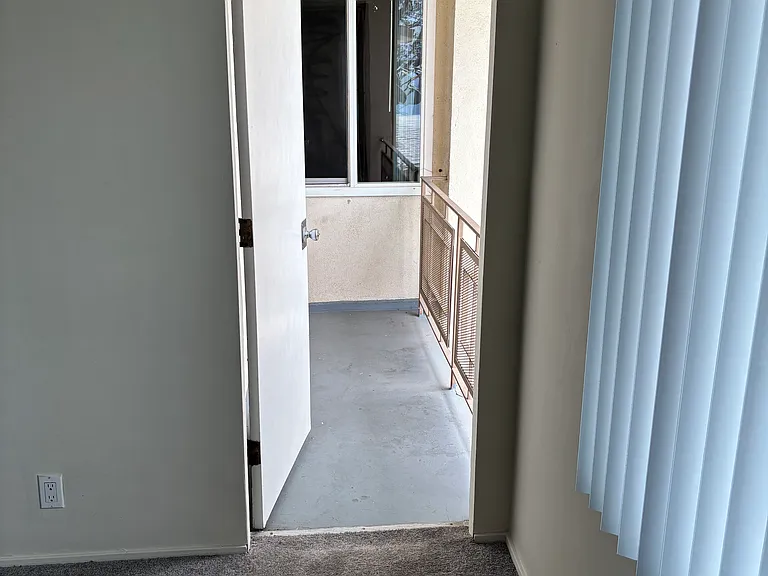915 Ocean Ave #302 — Photo 14