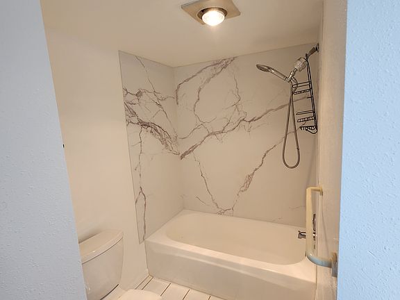3rd image of 4755 19th Ave NE APT B