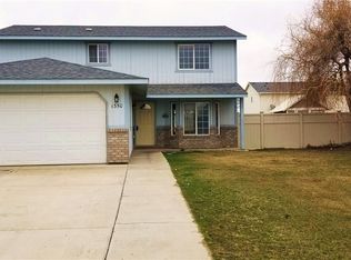 1350 E Greens Loop Rd, Moses Lake, WA 98837