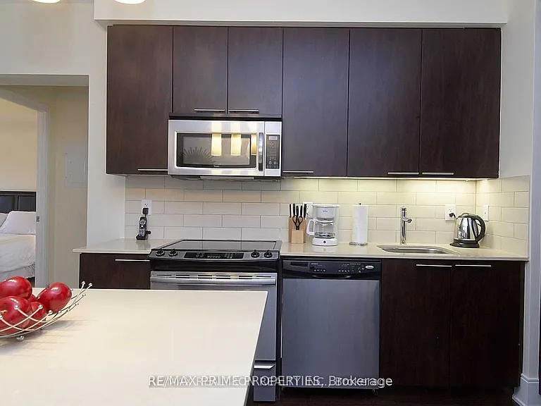 70 Roehampton Ave #1319 — Photo 6