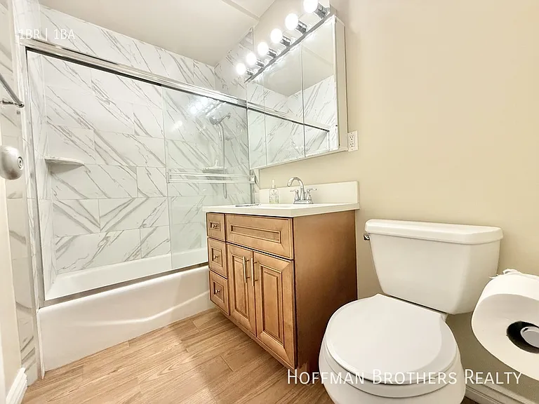 4860 Van Noord Ave — Photo 9