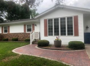 57 Park View Dr, Park View, IA 52748