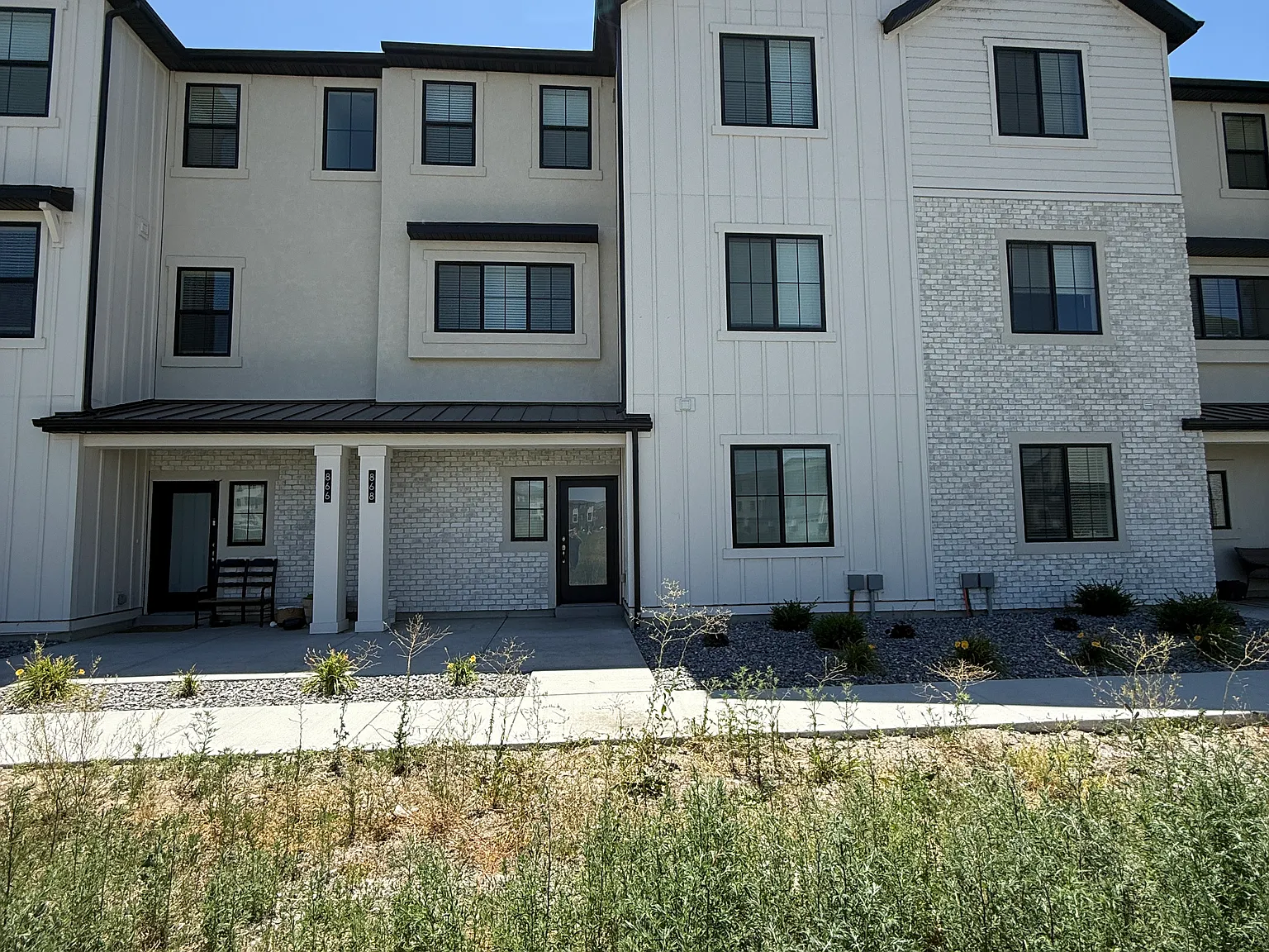 4 bed, 3.5 bath, 2220 sqft, $2,395 — Photo 3