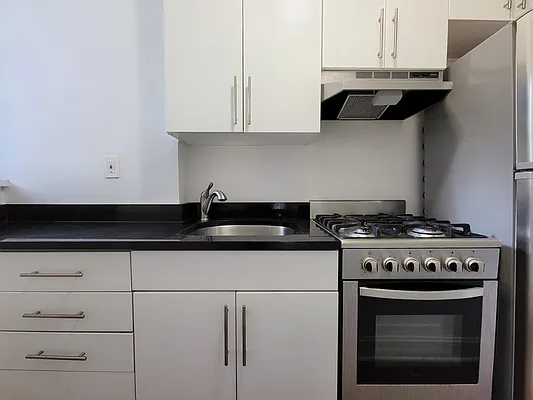 Rented by Made In NY Realty | media 9