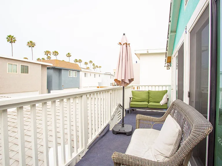 915 E Balboa Blvd — Photo 12