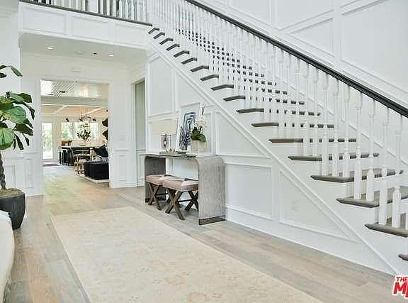3rd image of 3139 Barbydell Dr