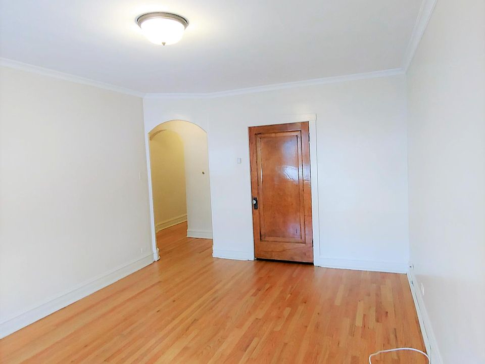 1st image of 4009 W Oakdale Ave #1