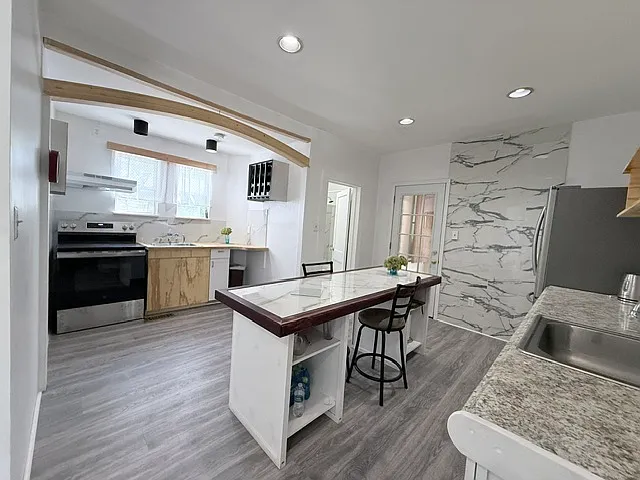 521 Sarah St — Photo 5
