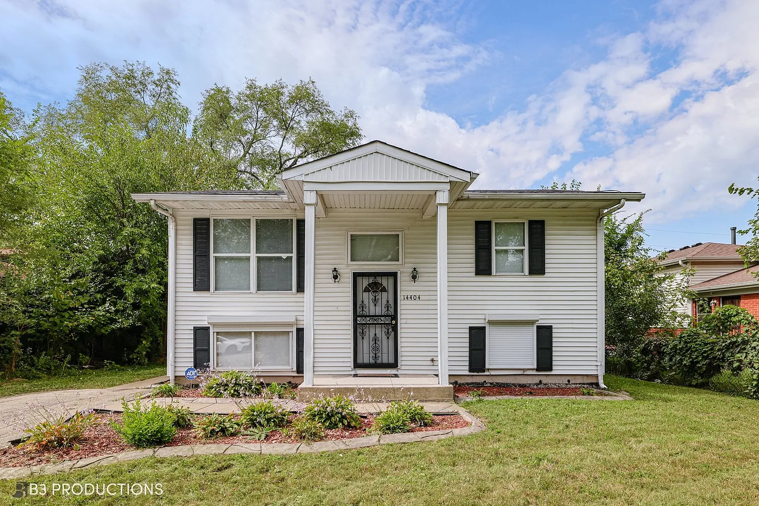 14404 Leavitt Ave photo 1