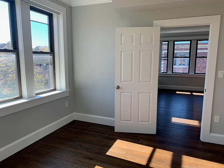 96 Longwood Ave — Photo 24