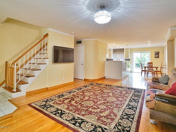 4th image of 116A Sylvia St #A