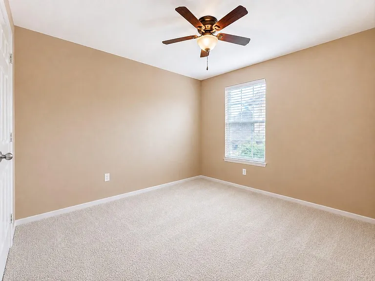 136 Easton Glen Ln — Photo 8