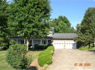 1160 Creekside Dr, Conover, NC 28613