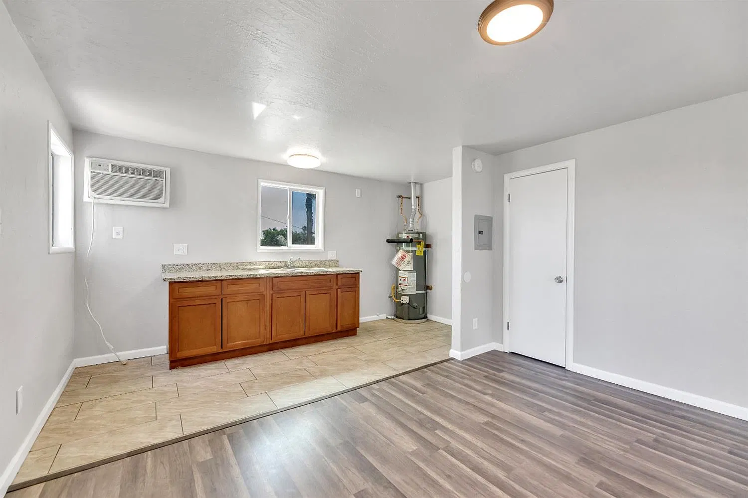 2782 Fairfield St — Photo 3