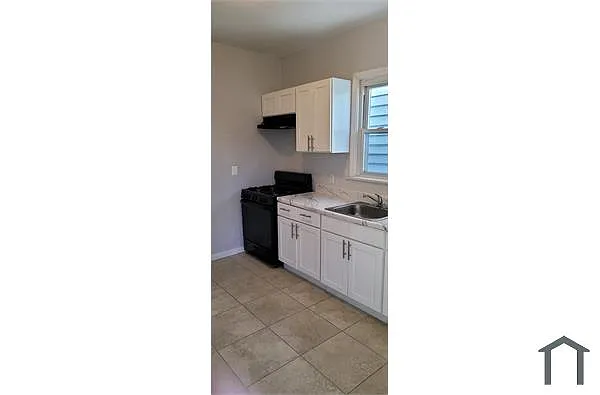 Building Photo - 261 Amherst St #2