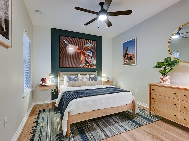 Laurel Canyon Apartments — Photo 10