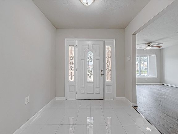 4th image of 5622 Valkeith Dr