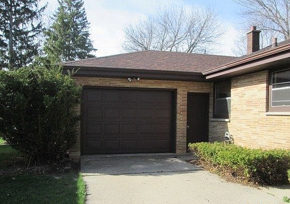 2nd image of 1605 Manitowoc Ave