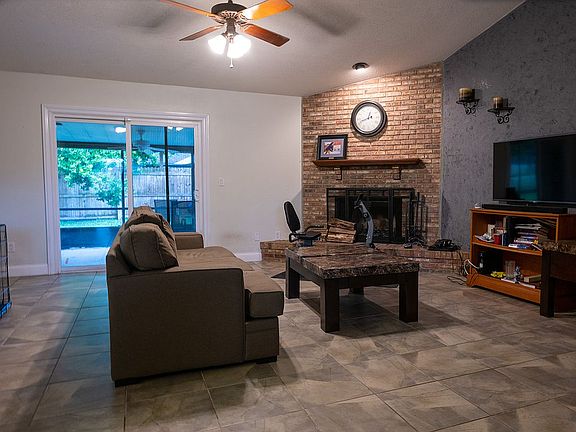 4th image of 5810 Camelot Ct