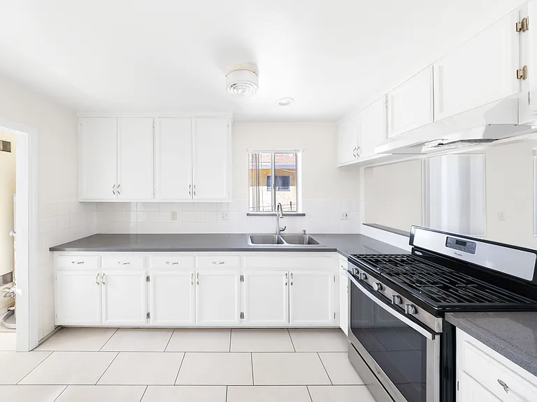 10225 Fernglen Ave #1/2 — Photo 16