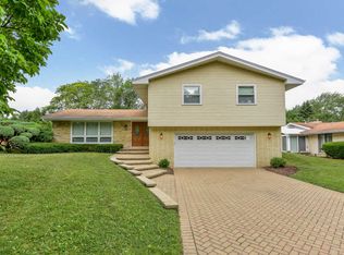 3824 Cumnor Rd, Downers Grove, IL 60515