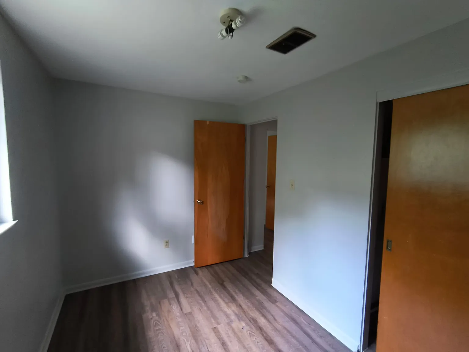 2 bed, $1,100 — Photo 3