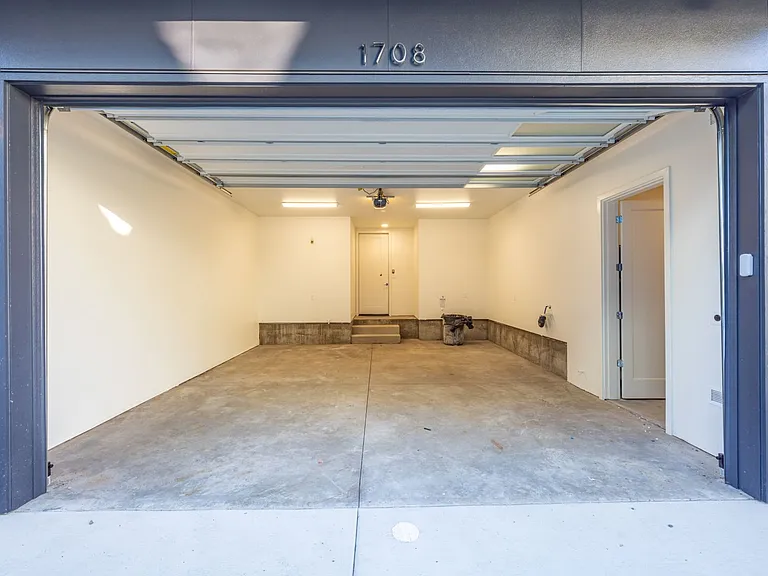 1708 SE Columbia River Dr — Photo 25