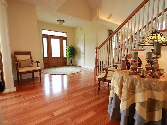 4th image of 64 Hawkins Glen Dr