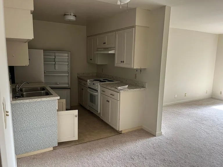 33 Atlas Ave #13 — Photo 2