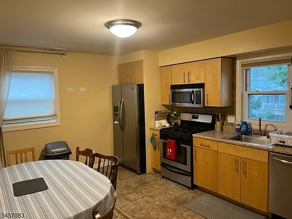 4th image of 36 River Rd
