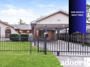 9211 Colendale Dr, Houston, TX 77037