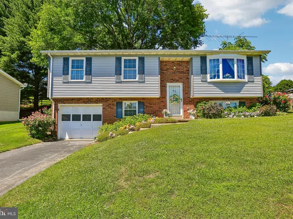 7291 Pommel Dr, Sykesville, MD 21784