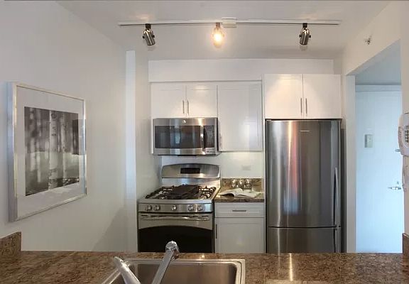 3rd image of 317 W 61st St #12D