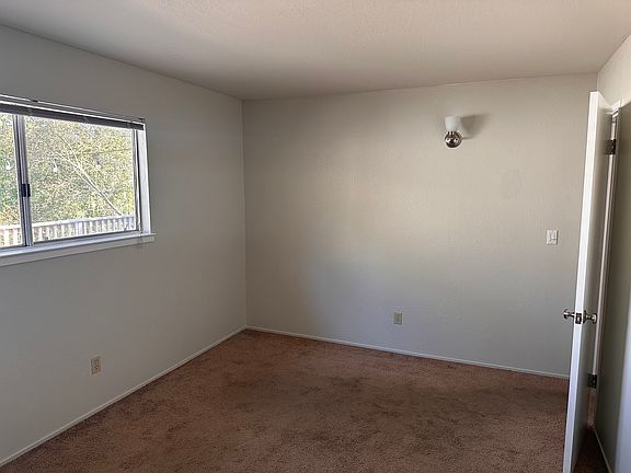 5th image of 414 Owen St