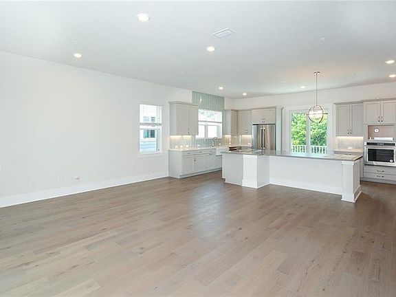 5th image of 509 Lafayette Ct