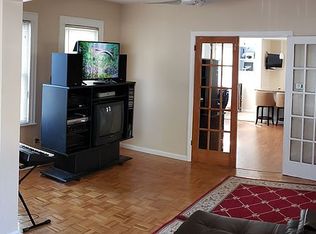 13725 250th St, Rosedale, NY 11422