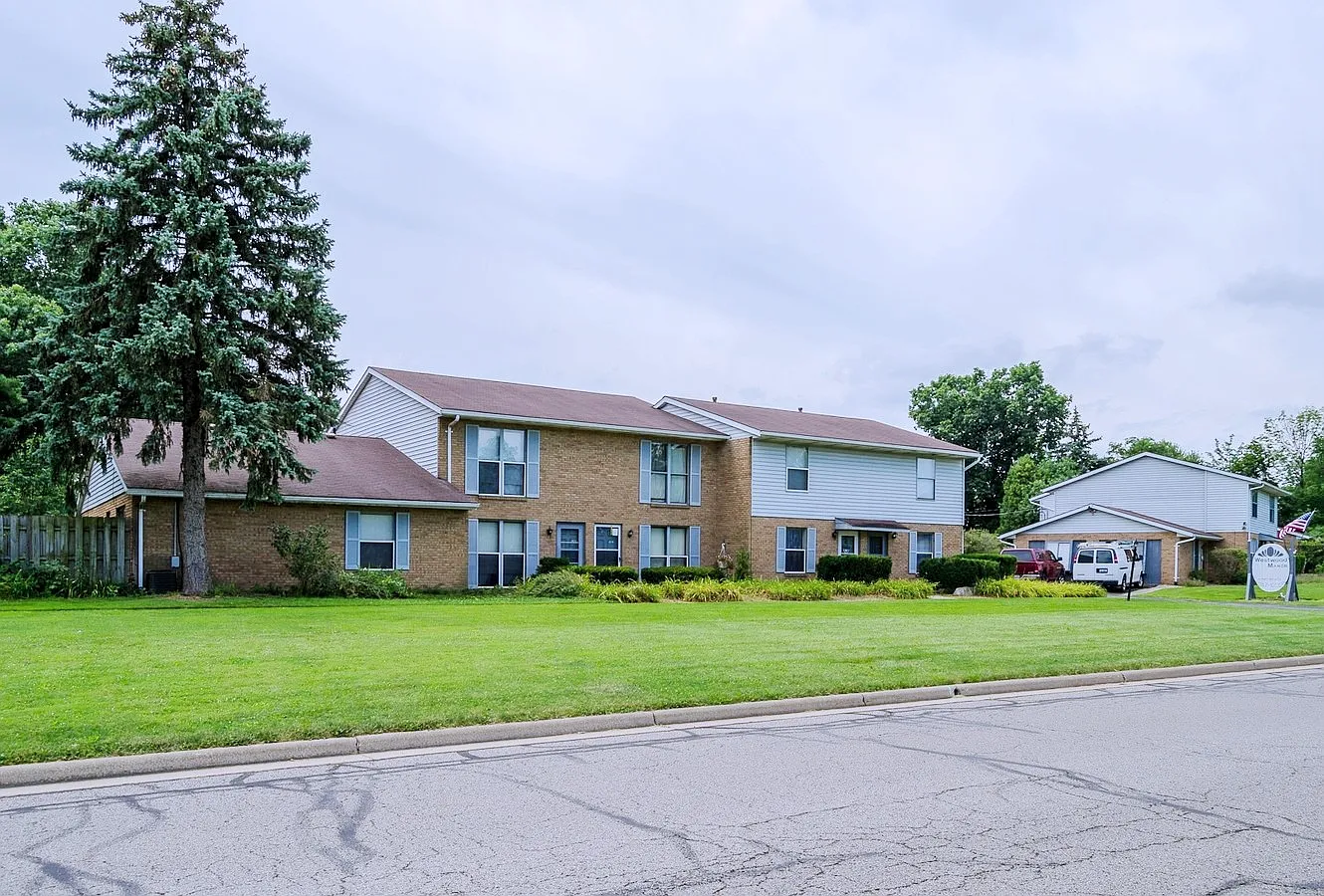 2 bed, 1.5 bath, $925 — Photo 1