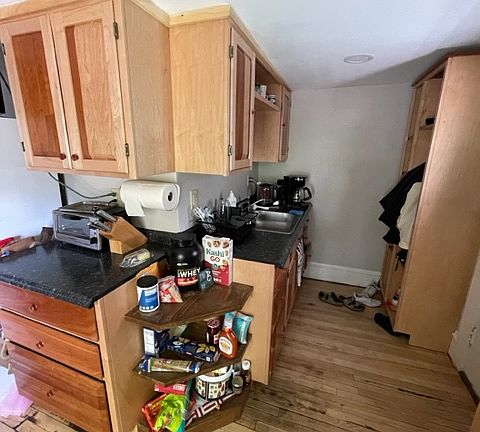 2nd image of 51 Loomis St #3